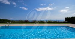 Maßgeschneiderte 250qm Villa mit Pool und Ausblick aufs Meer