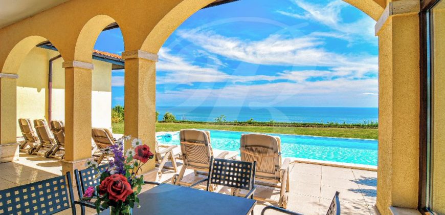 Wunderschöne 5-Zimmer-Villa mit Pool und atemberaubendem Meerblick