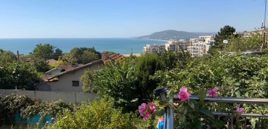 Dreistöckiges Haus in einem Feriengebiet zwischen Balchik und Albena Resort