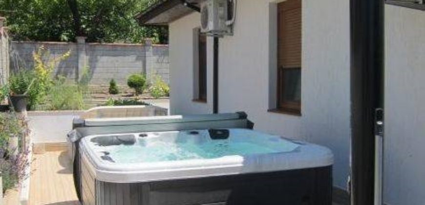 Wunderschöne Villa mit Jacuzzi und Meerblick in ruhiger Lage in der Nähe von Albena