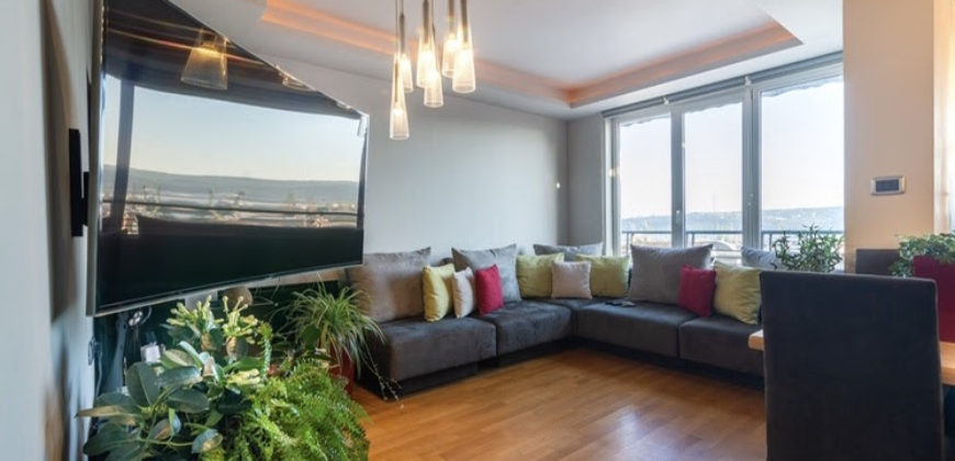 Schöne 3-Zimmer-Wohnung im Zentrum von Varna mit Panoramablick über die Stadt und das Meer.
