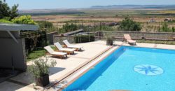 VILLA IN KOSHARITSA MIT SWIMMINGPOOL UND TENNISPLATZ